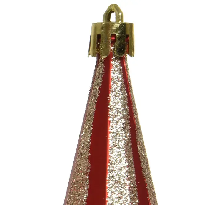 Juletræspynt formet som en diamant i rød med guld glimmer af plast closeup