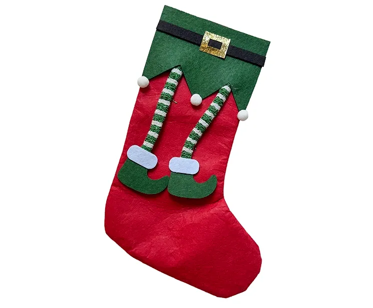 Julesok i filt med farverne rød og grøn