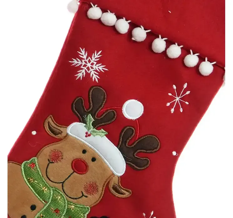 Julesok i rød med rensdyr motiv af filt closeup