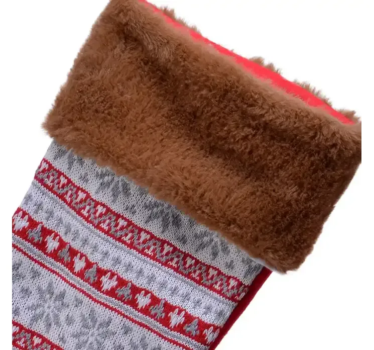 Julesok i strik med brun plys kant closeup