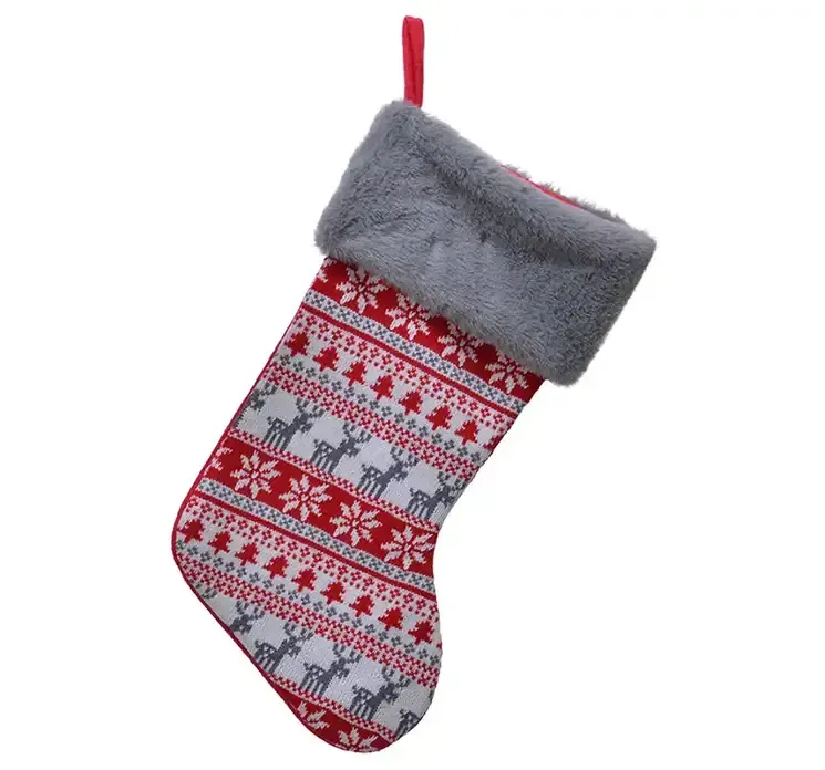 Julesok i strik rød, hvid og grå med grå plys kant 