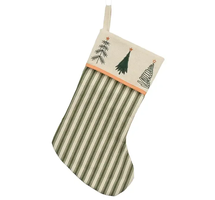 Julesok med grønne striber og juletræer af stof