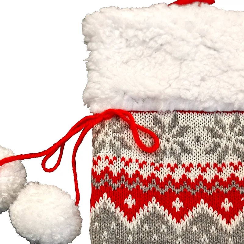 Julesok strikket med mønster og plyskant, rød, hvid og grå closeup