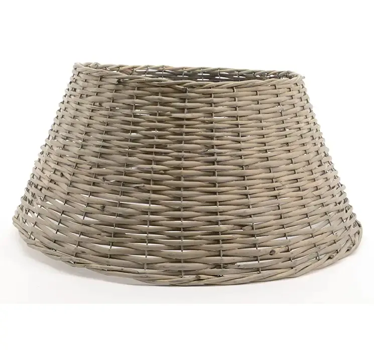 Juletræsfodskjuler i flet naturfarvet passer til træer fra 210cm til 300cm