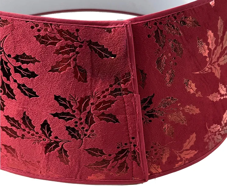 Juletræsfod skjuler af polyester i bordeaux med blankt mistelten mønster closeup