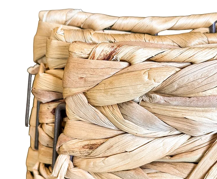 Juletræsfod skjuler lavet af vandhyacint closeup