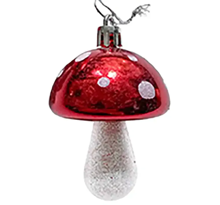 Svampe af plast i rød og hvid til juletræspynt closeup