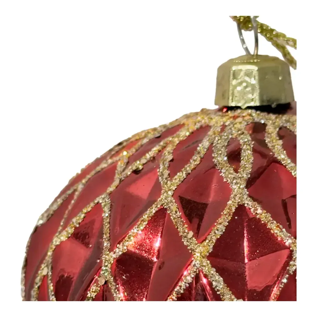 Ornament af plast i blank rød farve som juletræspynt 8cm closeup