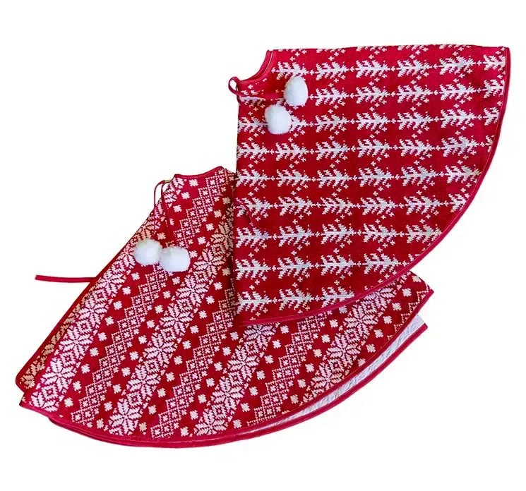 Juletræstæpper runde, strik med mønster og pomponer, rød og hvid assorteret