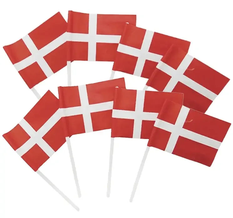 kageflag af papir på plastpind Dannebrog