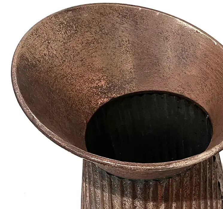 Vase kande af metal i kobber look 50cm closeup