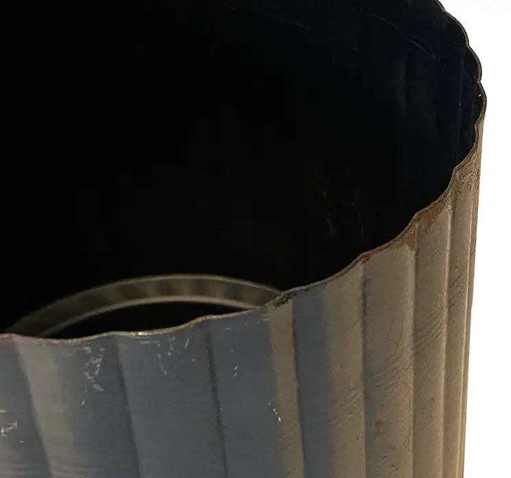 Krukke af sort vasket metal Ø15cm closeup