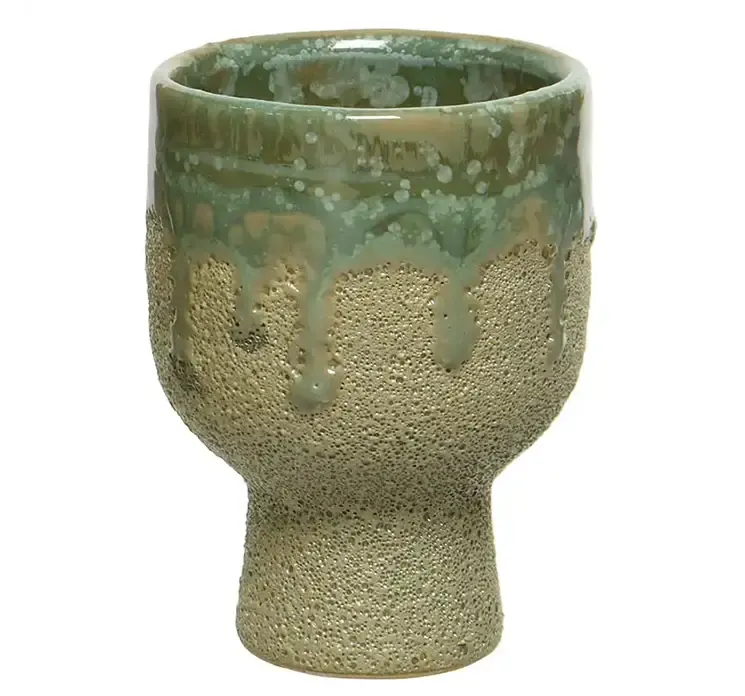 Krukke af keramik i grøn closeup