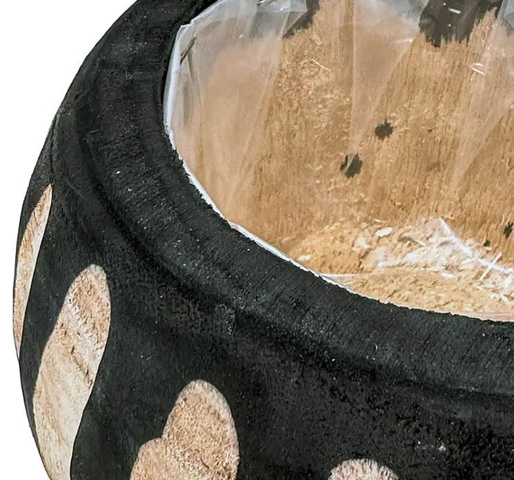 Krukke af træ i stribet mønster sort og naturfarvet 18cm closeup