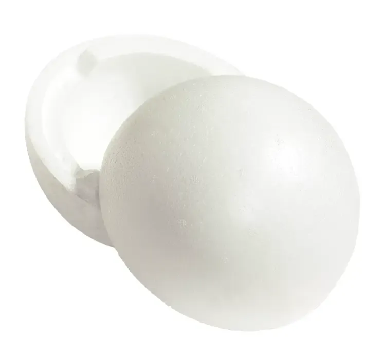 kugle med to halvdele af styropor i hvid