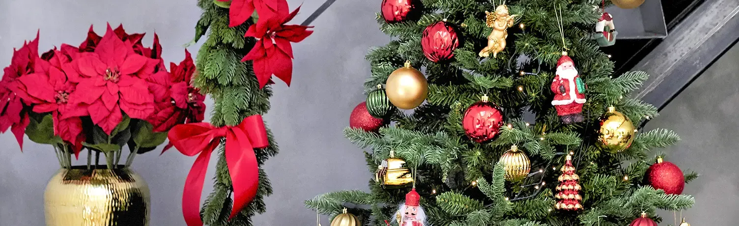 kunstigt juletræ, granranke og julestjerner