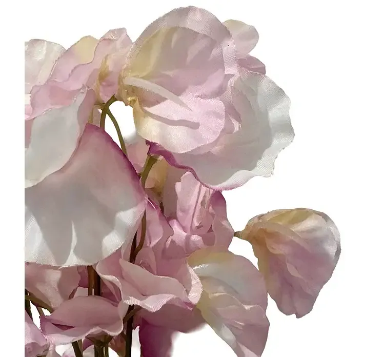 Kunstig ærteblomst også kaldet lathyrus i lyserød af plast closeup