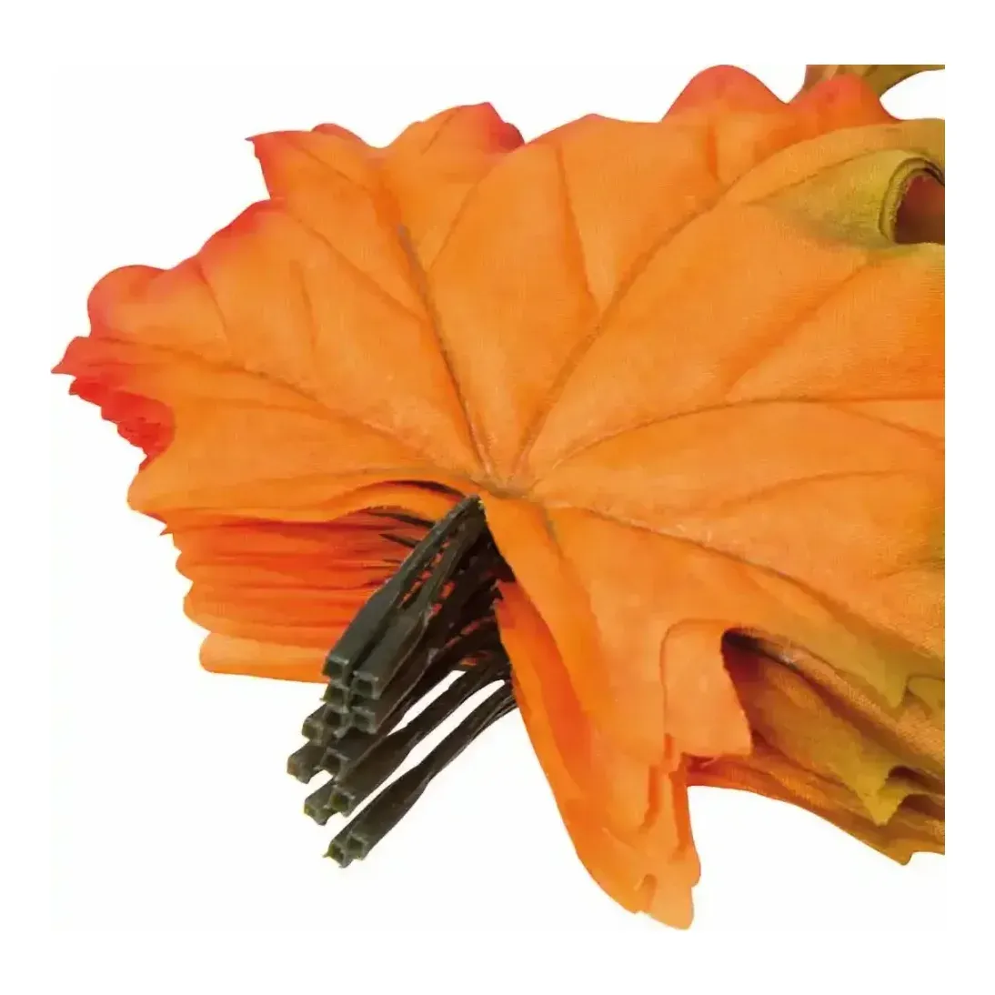 Ahornblade kunstige af kunstsilke, ligger løse i grønne og orange nuancer 13cm closeup