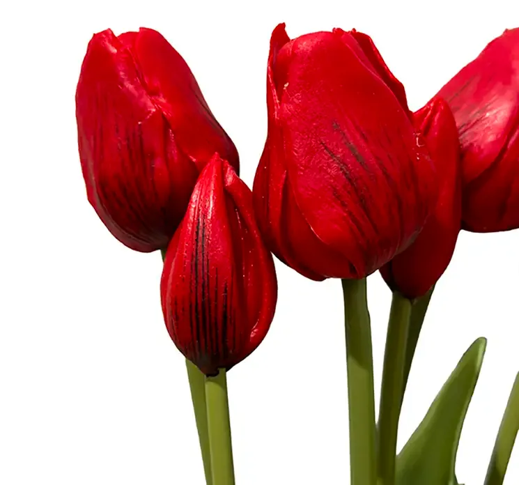 Kunstig tulipan buket af gumme i rød closeup