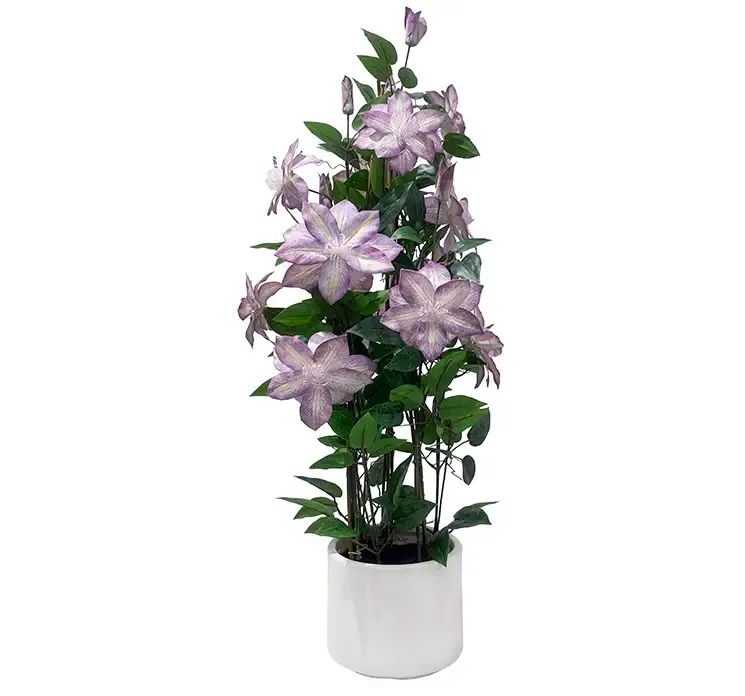 Kunstig clematis blomst i lilla og med potte af plast