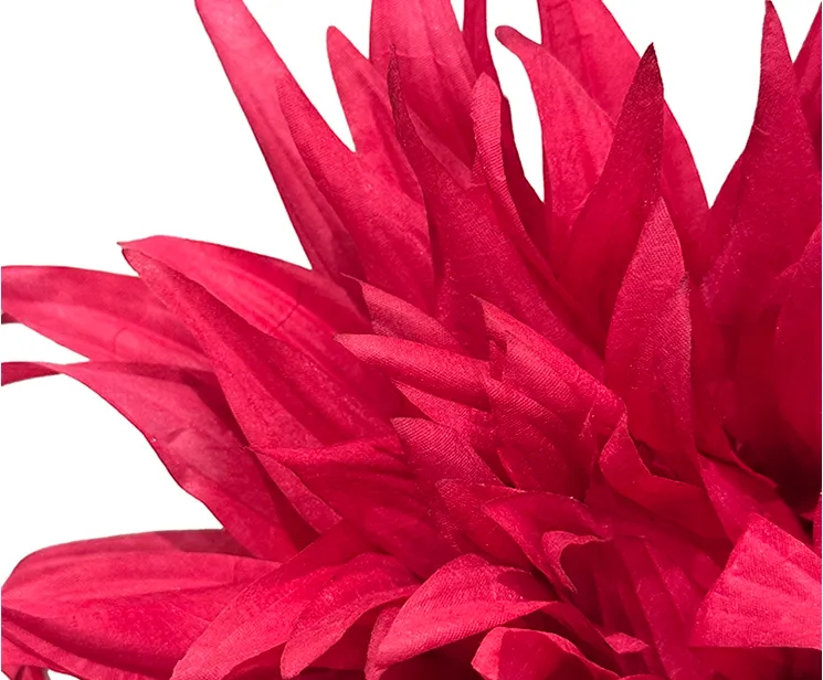 Kunstig dahlia georgine i plast pink farvet closeup