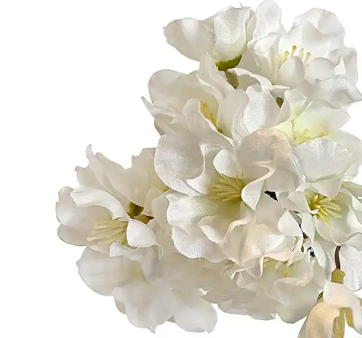 Kirsebærgren kunstig med små hvide blomster af plast closeup