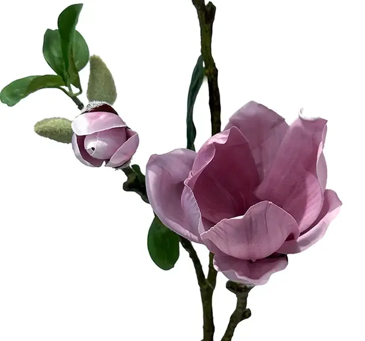 Kunstig magnolia blomstergren af plast i lilla closeup af blomst