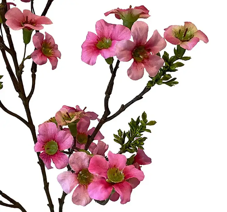 Rosenmyrte kunstig gren af plast med små lyserøde blomster closeup