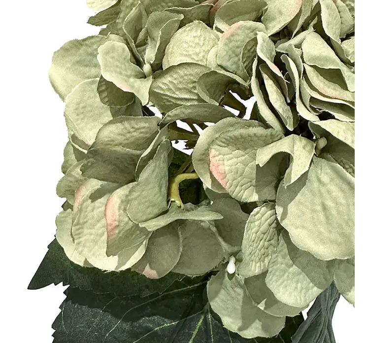 Hortensia kunstig blomst af plast i grøn closeup