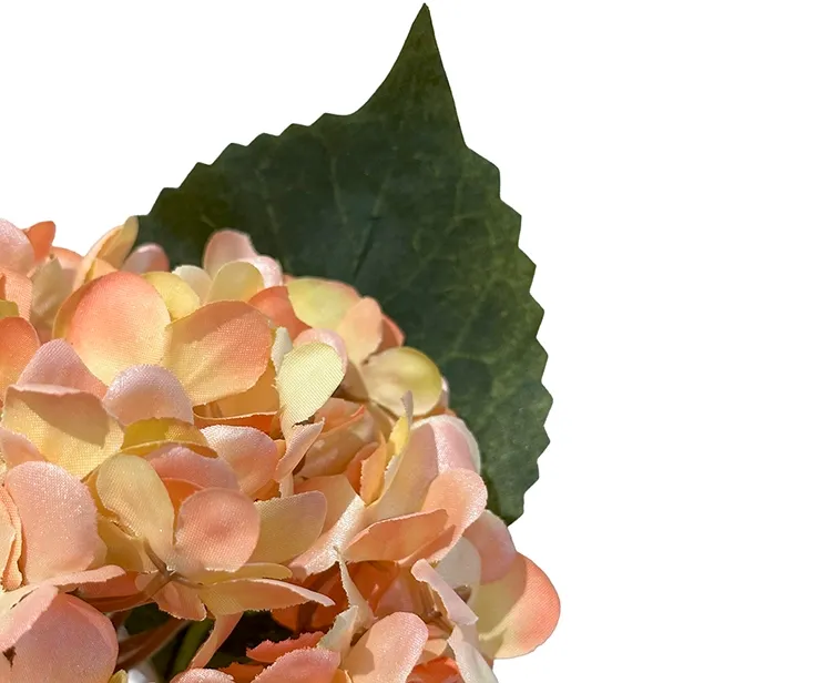 kunstig blomst hortensia i gul og orange farve closeup