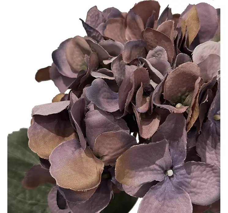 Hortensia kunstig blomst af plast i lilla closeup