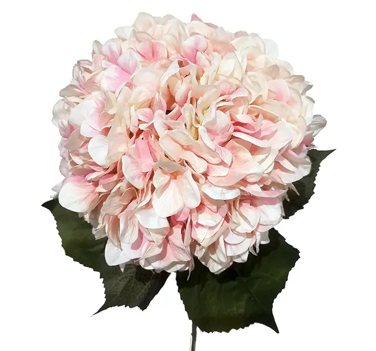 Kunstig hortensia i lyserød af plast closeup