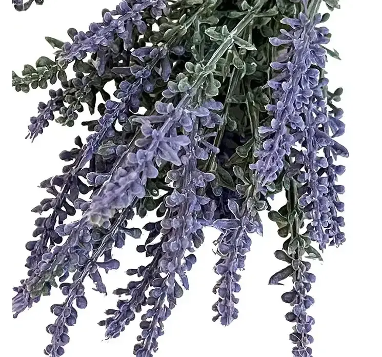 Kunstig lavendel bundt i lilla af plast closeup