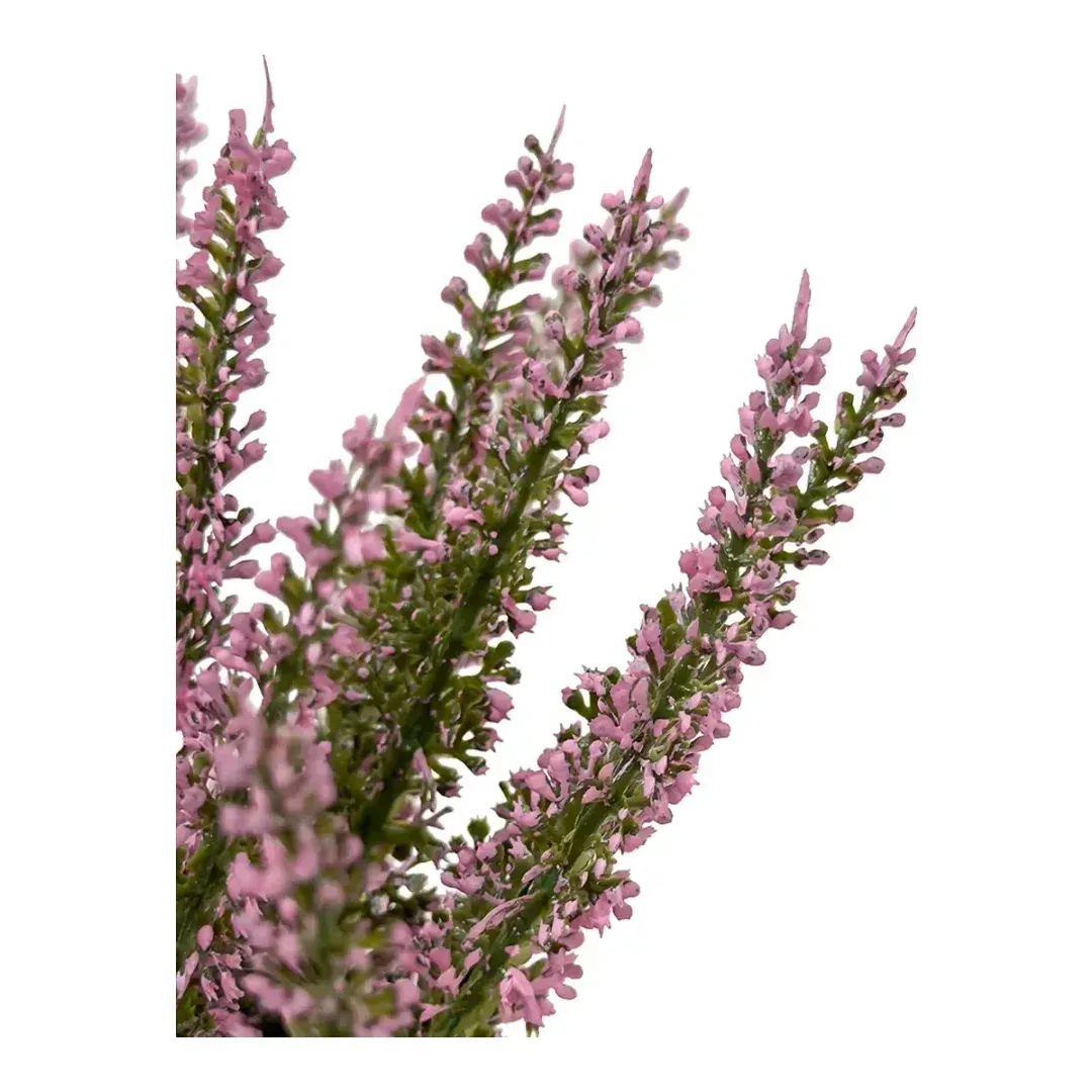 Lyng kunstig blomst af plast i lilla som buket closeup