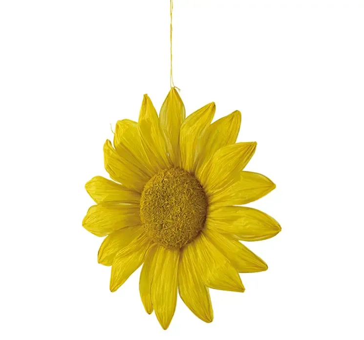 Kunstig blomst af papir i gul med ophæng