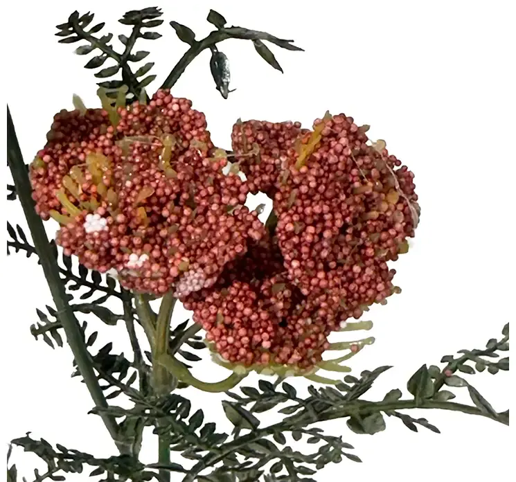 Kunstig røllike blomst i bordeaux af plast closeup