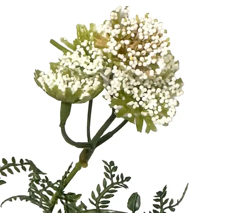 Kunstig røllike blomst i hvid af plast closeup