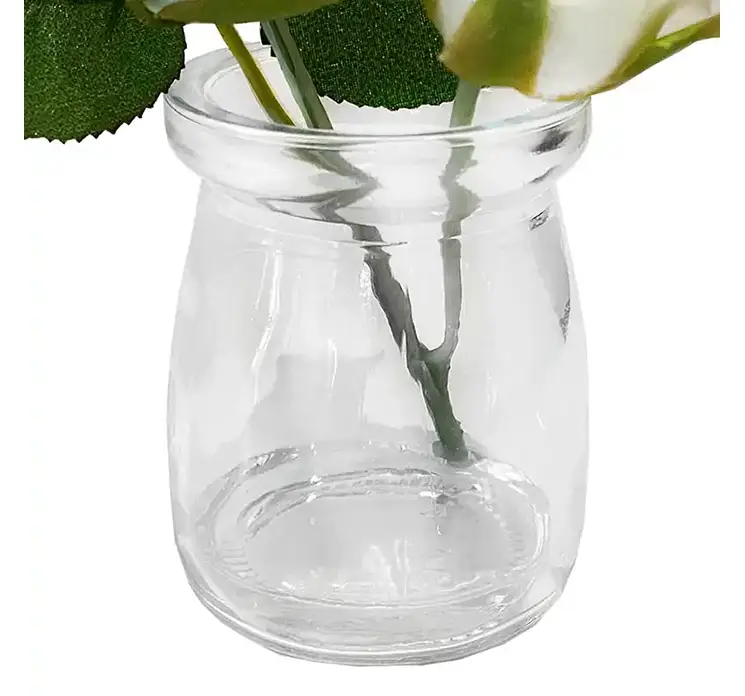 Rose i glas kunstig blomst af kunstsilke i hvid closeup af vase
