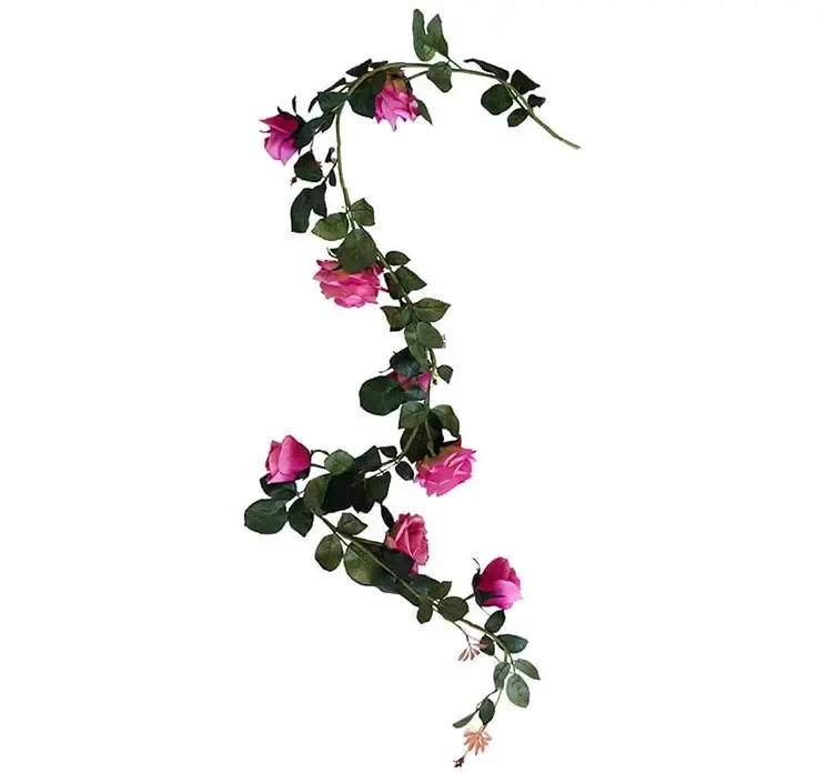 Kunstig rosenranke med pink farvede roser af plast