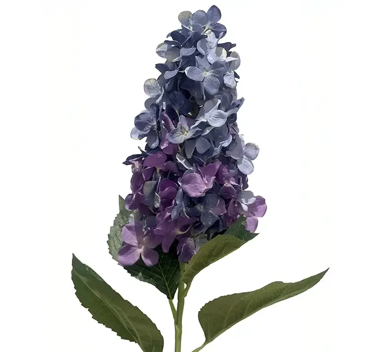 Kunstig syrenhortensia i blå og lilla af plast closeup