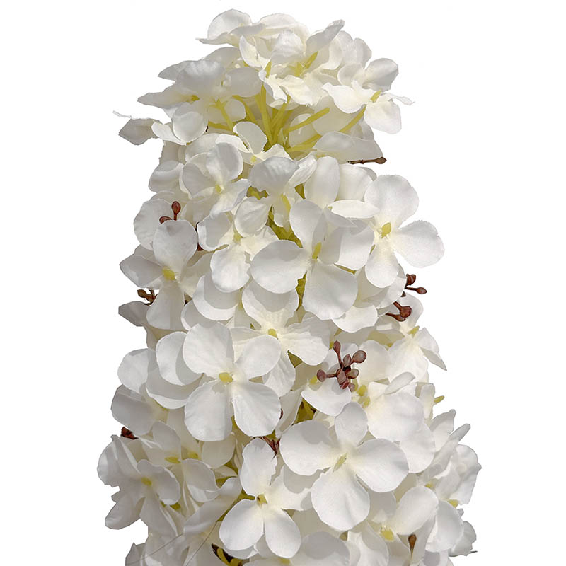 Syrenhortensia kunstig blomst af plast i hvid closeup