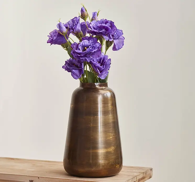 Texas klokke også kaldet eustoma praerieensian kunstig blomst af plast i lilla vist i vase flere sammen