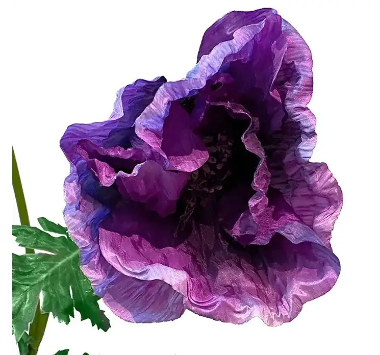 Valmue kunstig blomst i lilla closeup