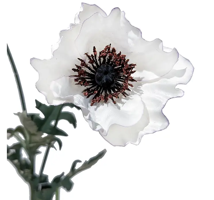 Valmue kunstig blomst af plast i hvid closeup