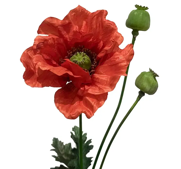 Kunstig valmue blomst i rød af plast, closeup af blomst