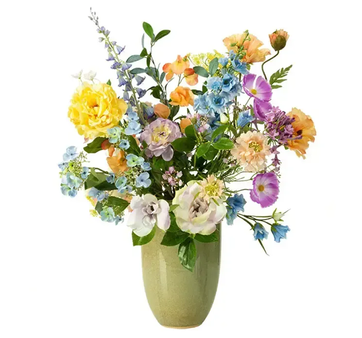 Kunstig buket af blandede blomster i pastel farver af plast