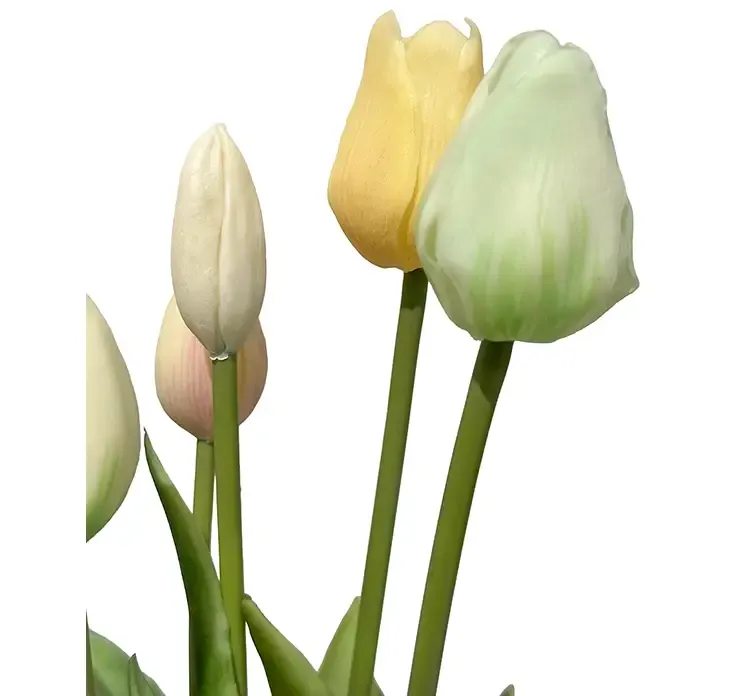 Kunstig tulipanbuket af gummi farverne hvid, gul og lyserød closeup