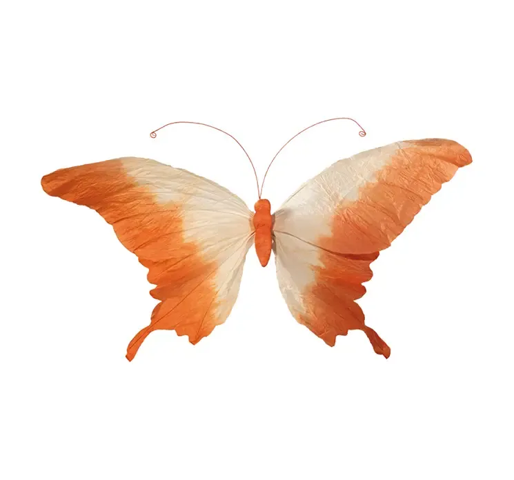 Kunstig sommerfugl i orange af papir