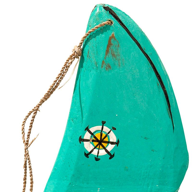 Dekorationsfisk af træ i turkis closeup