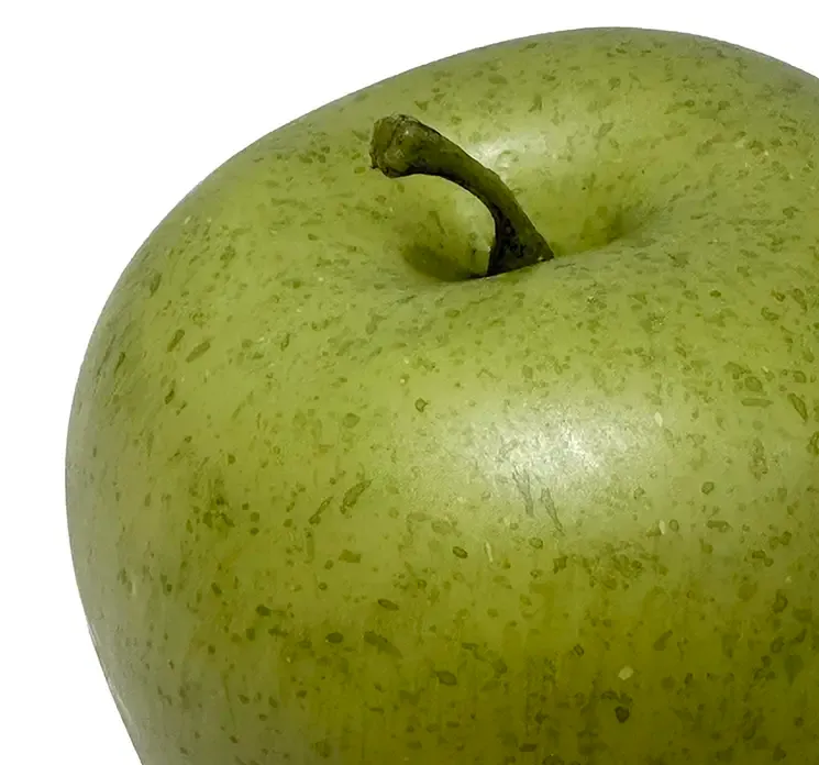 Kunstig naturtro grønt æble closeup